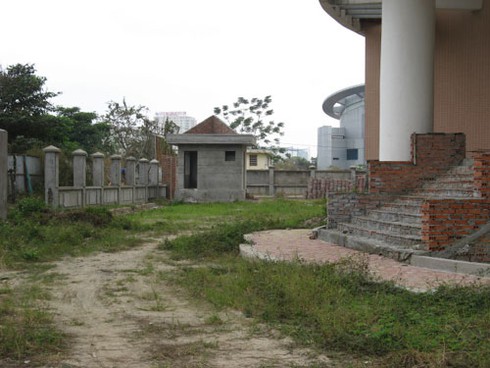 Tòa nhà chục tầng bỏ hoang tại trung tâm Thủ đô - ảnh 4