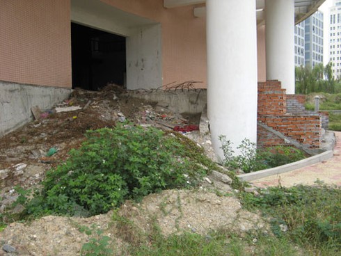 Tòa nhà chục tầng bỏ hoang tại trung tâm Thủ đô - ảnh 7