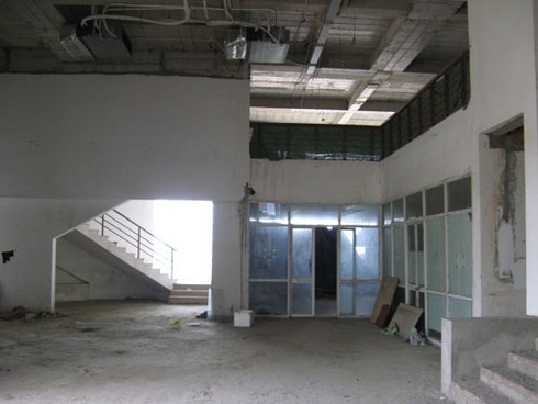 Tòa nhà chục tầng bỏ hoang tại trung tâm Thủ đô - ảnh 10