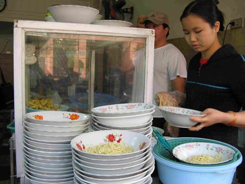 Sắp khai tử quán ăn vỉa hè - ảnh 1