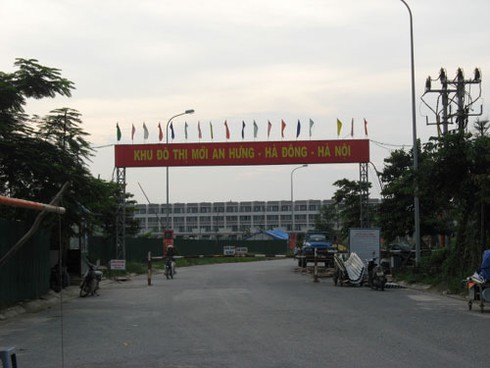Khu đô thị bỏ hoang vì khách hàng không nhận nhà - ảnh 1