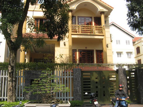 Mua chung cư xây dựng trái phép, hàng trăm người