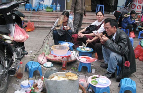 Hà Nội: Nhiều cơ sở thực phẩm bẩn bị phạt - ảnh 1