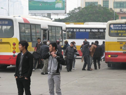 Hà Nội tăng cường 9.000 xe buýt phục vụ dịp Tết - ảnh 1