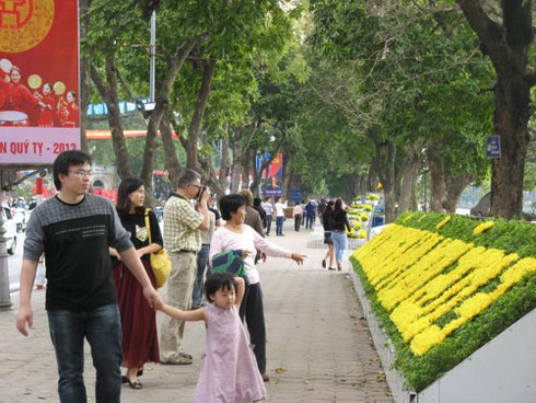 Du khách nước ngoài “ngạc nhiên” với nghệ thuật hoa Xuân đón năm mới - ảnh 10
