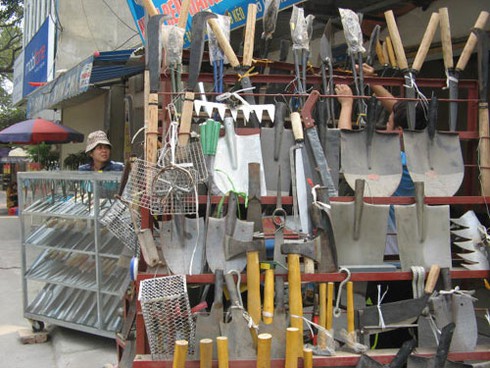 Về làng nổi tiếng
