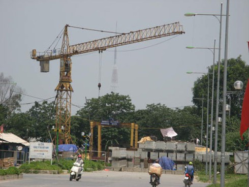 Treo “thần chết” lơ lửng trên đầu người đi đường - ảnh 2
