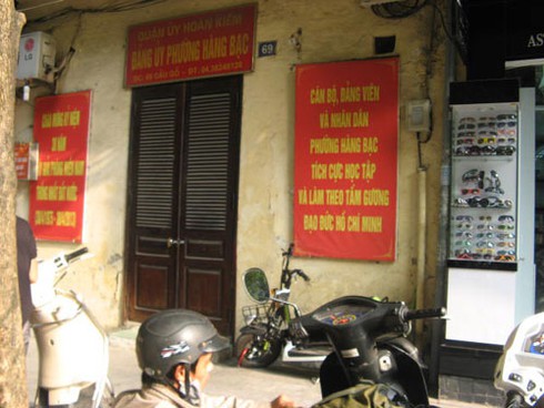 Hà Nội: Gửi xe máy bị “chém” 20 đến 40 nghìn đồng/lượt - ảnh 4