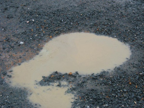 Quốc lộ 32 vừa cải tạo đã nham nhở ổ gà - ảnh 3