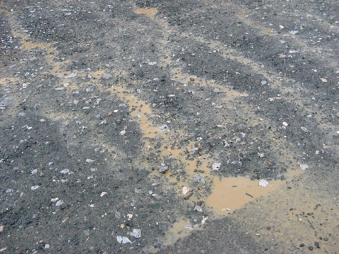 Quốc lộ 32 vừa cải tạo đã nham nhở ổ gà - ảnh 5