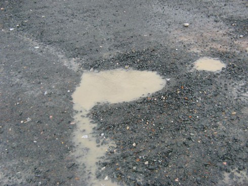 Quốc lộ 32 vừa cải tạo đã nham nhở ổ gà - ảnh 6