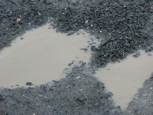 Quốc lộ 32 vừa cải tạo đã nham nhở ổ gà - ảnh 9