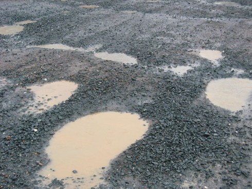 Quốc lộ 32 vừa cải tạo đã nham nhở ổ gà - ảnh 10