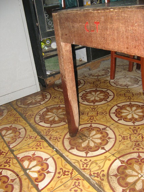 Hà Nội: Lội nước mưa trong phòng làm việc - ảnh 9