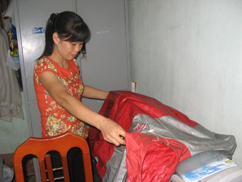 Hà Nội: Lội nước mưa trong phòng làm việc - ảnh 10