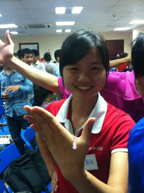 Dựng tóc gáy với lớp học đốt lửa, xuyên kim qua tay - ảnh 8