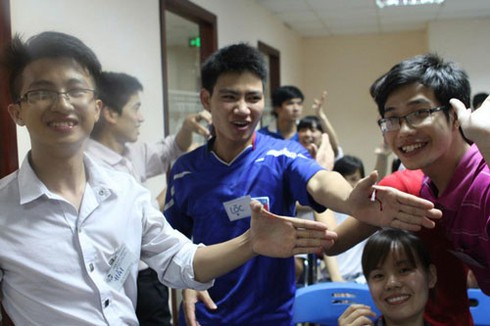 Dựng tóc gáy với lớp học đốt lửa, xuyên kim qua tay - ảnh 11