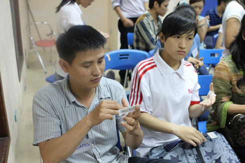 Dựng tóc gáy với lớp học đốt lửa, xuyên kim qua tay - ảnh 13