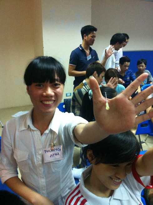 Dựng tóc gáy với lớp học đốt lửa, xuyên kim qua tay - ảnh 12