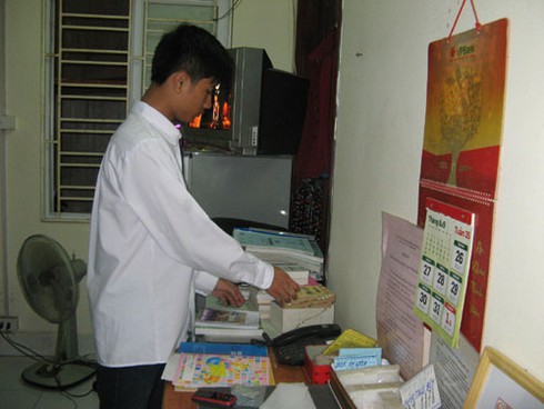 Theo chân thủ khoa Đại học Y HN đội mưa đi khai giảng - ảnh 1