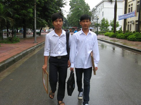 Theo chân thủ khoa Đại học Y HN đội mưa đi khai giảng - ảnh 14