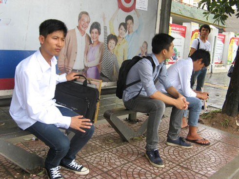 Theo chân thủ khoa Đại học Y HN đội mưa đi khai giảng - ảnh 16