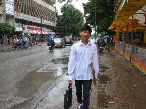 Theo chân thủ khoa Đại học Y HN đội mưa đi khai giảng - ảnh 15