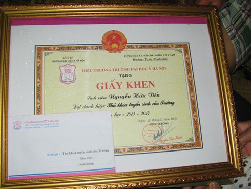 Theo chân thủ khoa Đại học Y HN đội mưa đi khai giảng - ảnh 18