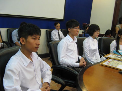 Theo chân thủ khoa Đại học Y HN đội mưa đi khai giảng - ảnh 13