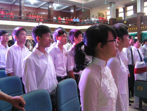 Theo chân thủ khoa Đại học Y HN đội mưa đi khai giảng - ảnh 5