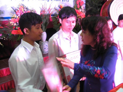 Theo chân thủ khoa Đại học Y HN đội mưa đi khai giảng - ảnh 8