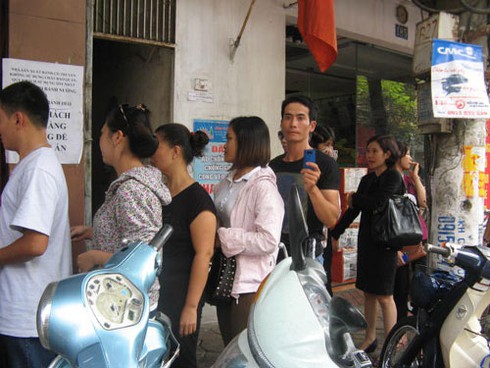 Vì sao người thủ đô xếp hàng mua bánh Trung thu… chửi? - ảnh 4