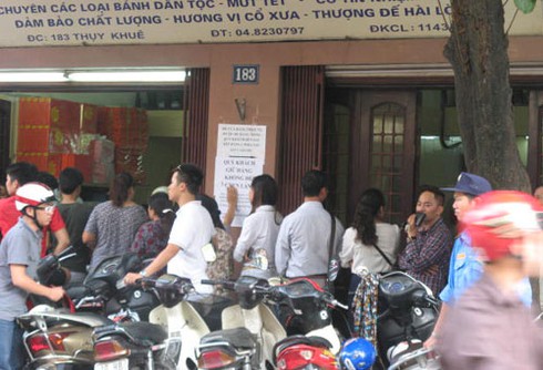 Vì sao người thủ đô xếp hàng mua bánh Trung thu… chửi? - ảnh 3