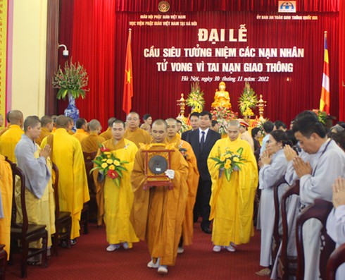 Lễ cầu siêu cho nạn nhân TNGT diễn ra như thế nào? - ảnh 1