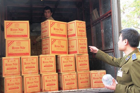 Bắt khẩn cấp giám đốc sản xuất rượu độc 29 Hà Nội - ảnh 1