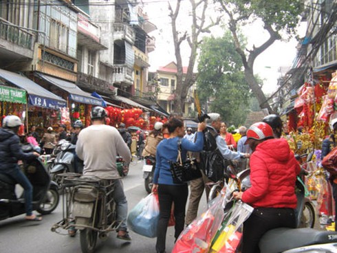 Nhộn nhịp phố ông Công, ông Táo - ảnh 1