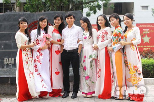 Ngắm những thầy giáo “hotboy” nhiều fan hâm mộ - ảnh 3