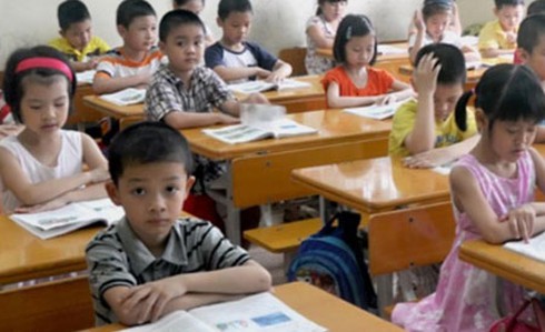 HS lớp 1 ký cam kết: Làm theo chỉ đạo cấp trên! - ảnh 1