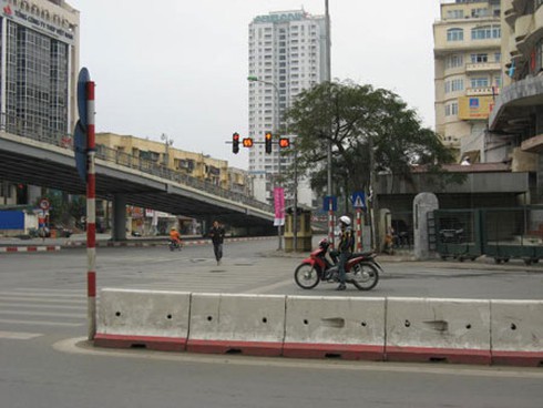 Lạ thường đường phố Hà Nội ngày mùng Một Tết - ảnh 8