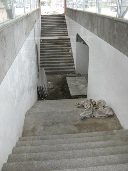 Hầm đi bộ tiền tỷ biến thành ao - ảnh 2