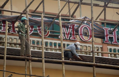 Làm xiếc trên giàn giáo xây dựng ĐH Mở Hà Nội - ảnh 6