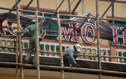 Làm xiếc trên giàn giáo xây dựng ĐH Mở Hà Nội - ảnh 7
