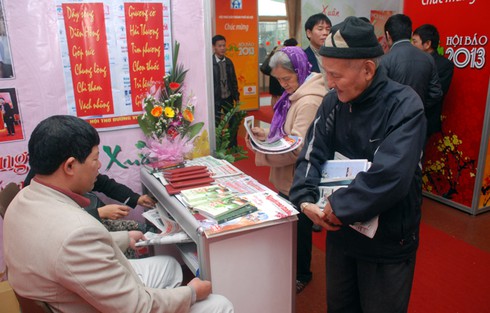 Rộn ràng khai Hội báo xuân 2013 - ảnh 3