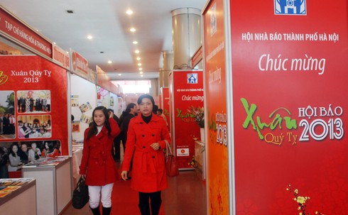 Rộn ràng khai Hội báo xuân 2013 - ảnh 2