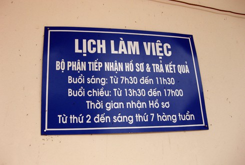 Ăn chực nằm chờ... cán bộ hành chính xã làm việc - ảnh 2