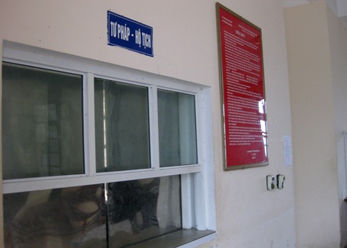 Ăn chực nằm chờ... cán bộ hành chính xã làm việc - ảnh 3