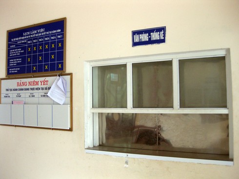 Ăn chực nằm chờ... cán bộ hành chính xã làm việc - ảnh 4