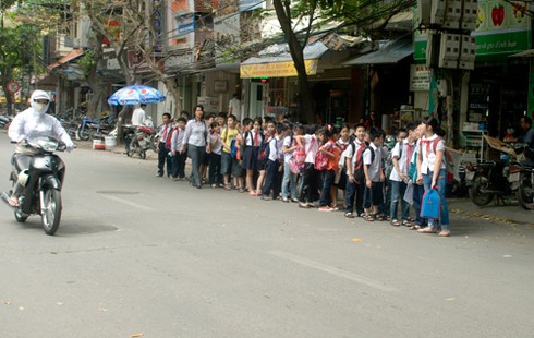 Hà Nội: Tai nạn giao thông rình rập HS học bán trú nhà dân - ảnh 1