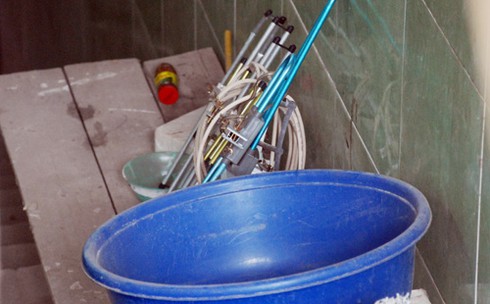 Người dân làm “tổ” trong hầm bộ hành - ảnh 11