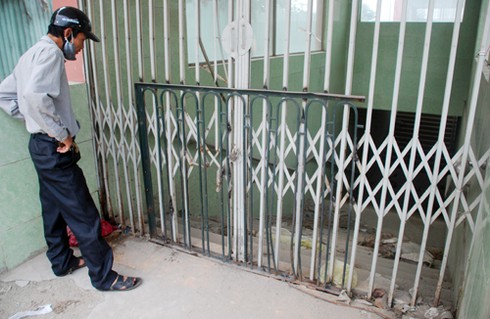 Người dân làm “tổ” trong hầm bộ hành - ảnh 12